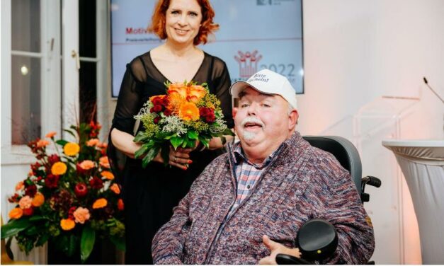 Hohe Auszeichnung für Mönchengladbacher „Handicap-Stürmer“ Albert Sturm • Beeindruckendes BZMG-Vis-á-vis-Interview