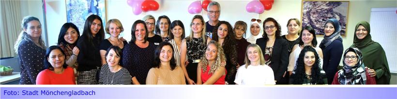 Abschluss mit Zukunft: 14 Frauen haben den Kurs „BIF – Berufliche Integration von Frauen mit Migrationshinter­grund“ geschafft